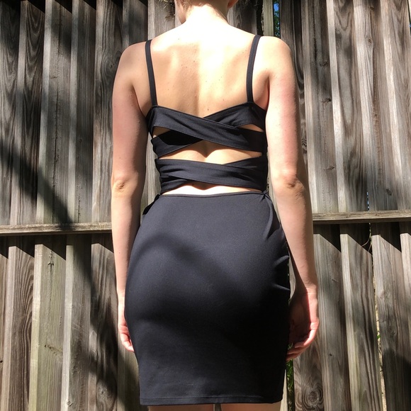 Black Body-con Dress - Picture 3 of 3